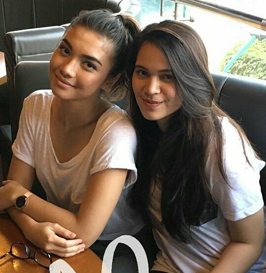 Yang paling bisa bahagia.in , yang paling bisa dipercaya , dan yang paling terbaik diantara yang terbaik 👭❤
<a href="/AngelaGiIshaa/">Angela Panari</a>  ❤
