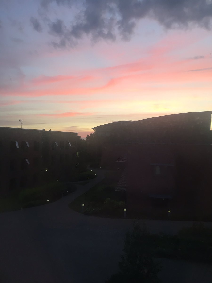 erinkate1996's tweet photo. Pictures of tonight's sunset can't even justify how beautiful it is π #sunsetobsessed #sobeautiful https://t.co/PDisB3Wmne