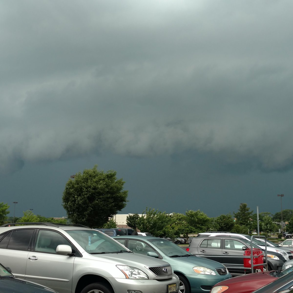 LaurenLiz36's tweet photo. Nothing about this looks good.
#timetogethome #storm https://t.co/4P2EuCpxTB