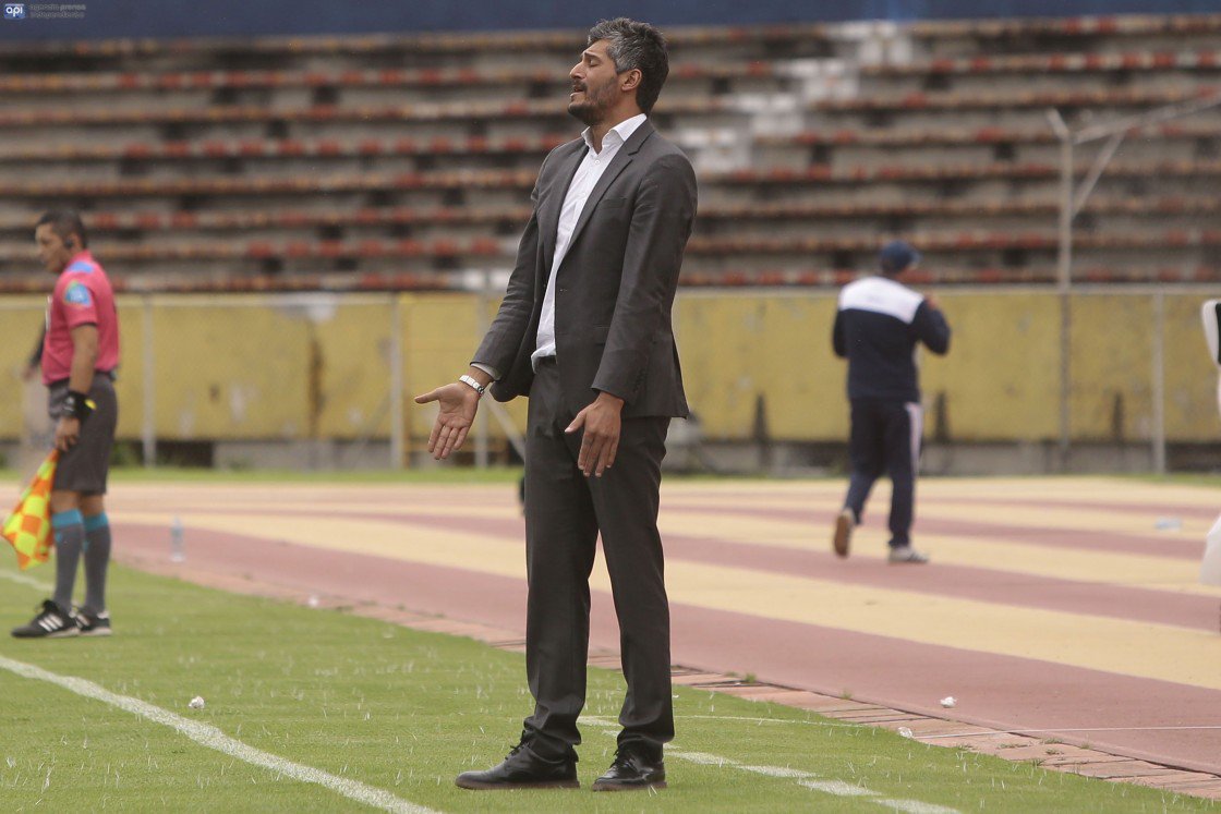 GOLMovistarEC's tweet photo. #GustavoMunúa acerca del partido ante los #Toreros: "Estos partidos son para ganarlos". https://t.co/iqUqWB9Up6 
#GOLMovistarEC Foto: API https://t.co/7MHCHeBpLW