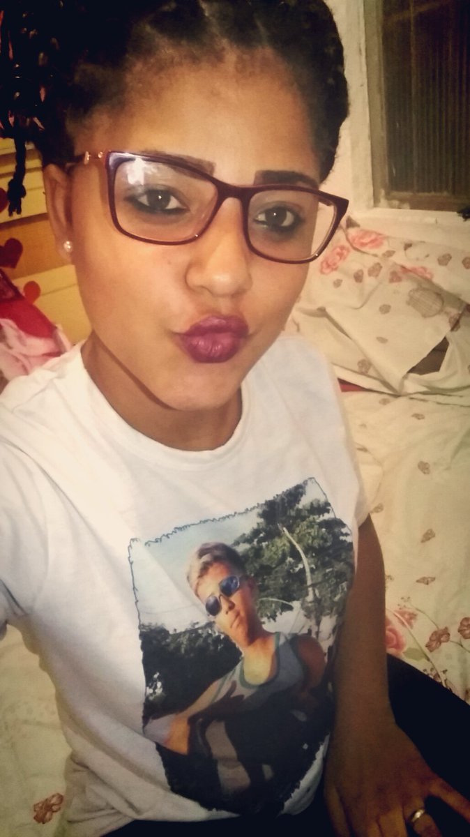 Thaayduart's tweet photo. Perfeita ao Olhos do Pai 🙌🙏
#BoooaNoite
#FuiEscola https://t.co/A0jv3ZmRtb