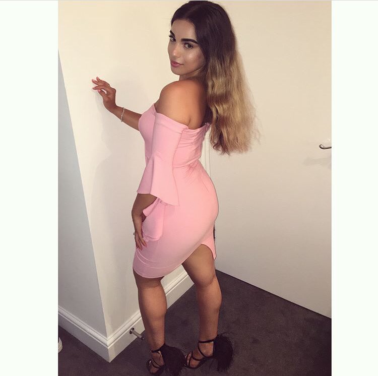 carolinesounds's tweet photo. You don't want to know the story behind why I had to change this outfit 10 minutes before leaving the house 😫 #lateysha https://t.co/f8H0kCMsIm