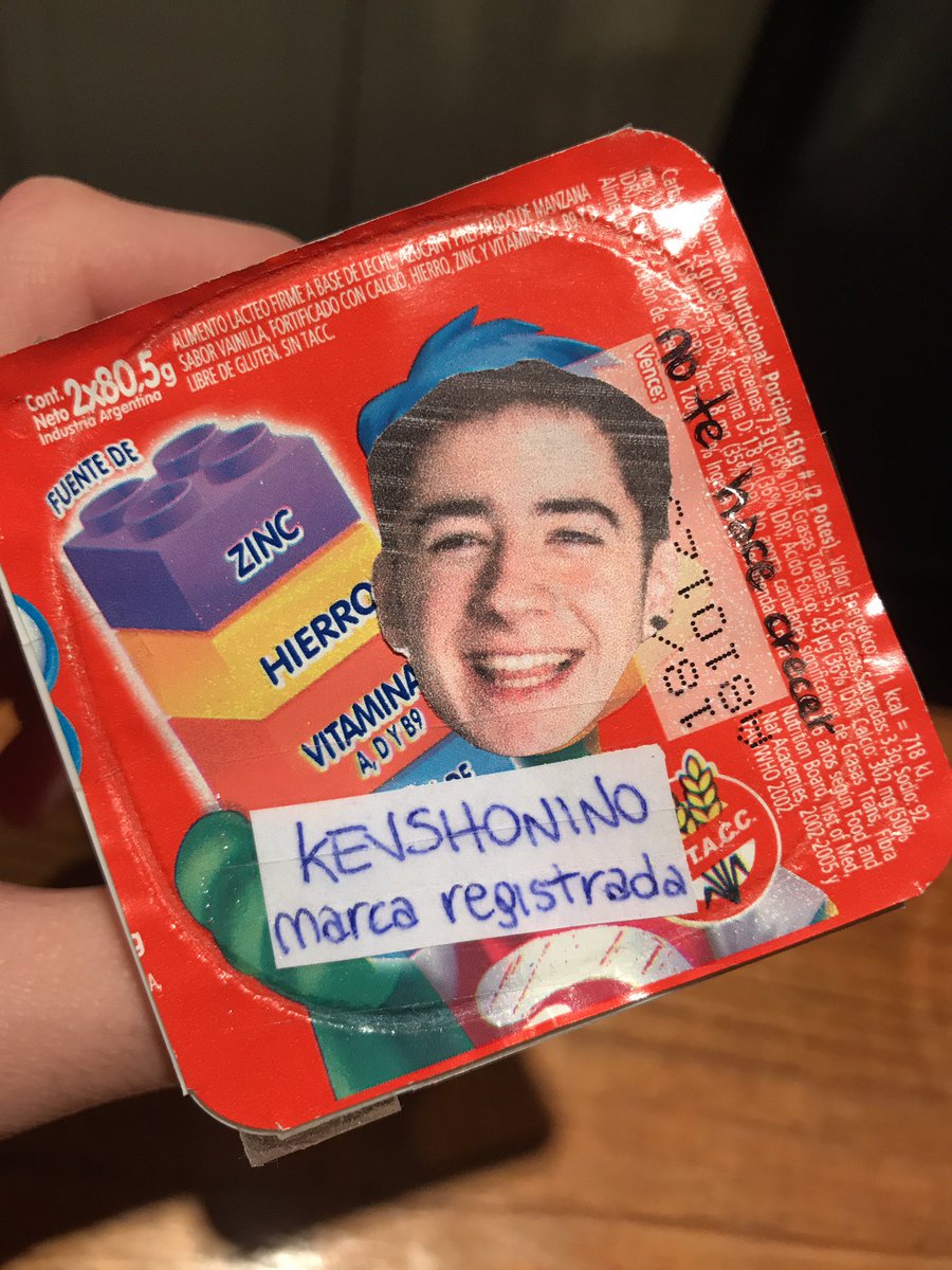 kevsho9's tweet photo. Aguante tener seguidores normales que te regalan cosas normales... 😂 https://t.co/wuOofrwTTx