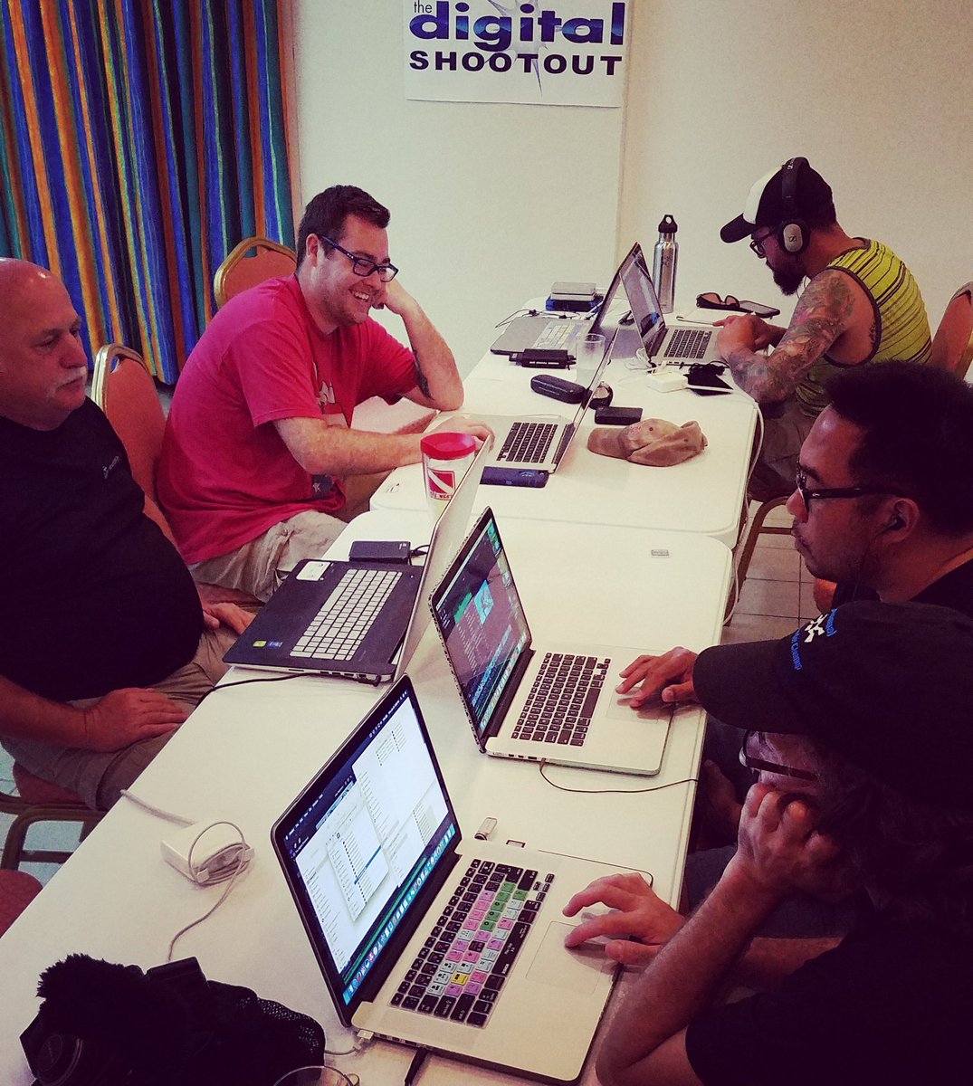 schulz_steffan's tweet photo. Underwater Edit Minions in the Creative Cave #DigitalShootout #Bonaire. #underwaterfilming @GTechStorage @MyCaseBuilder @LogicKeyboard https://t.co/tsAwDX6f4R