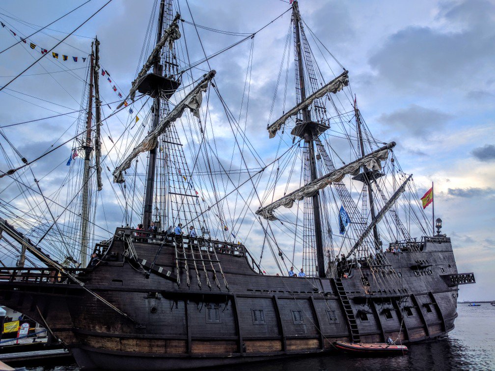 Rope_Dust's tweet photo. Tall Ships in town for #SailBoston ⚓⚓⚓ cc: @LuBellWoo https://t.co/8xlu6G7E6l