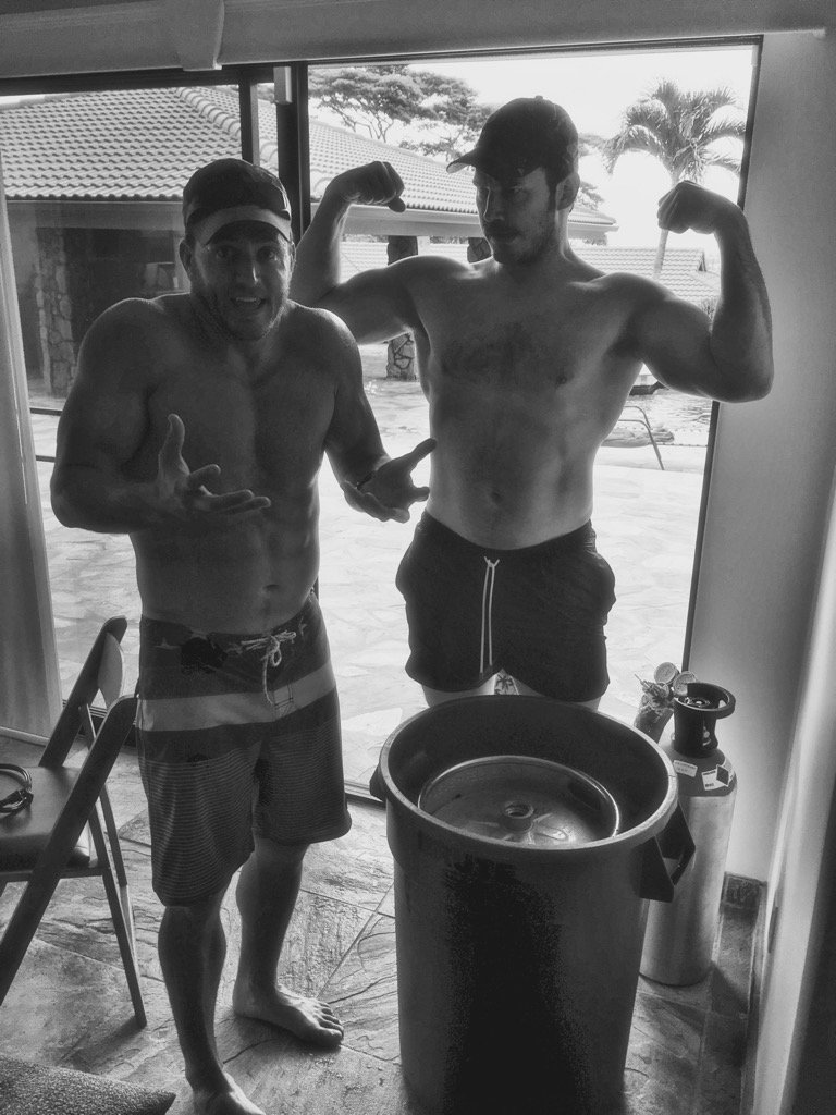 AnnaFaris's tweet photo. @prattprattpratt honey-you can't just send me a photo like this and not expect me to tweet it https://t.co/nemz0xAZ6x