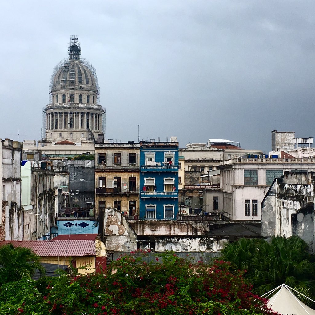 Exa_backup's tweet photo. He crecido en La Habana, he sido un paria en París... ✈️🇨🇺💚

[@maravilla_rmz] https://t.co/HRWOZ07req