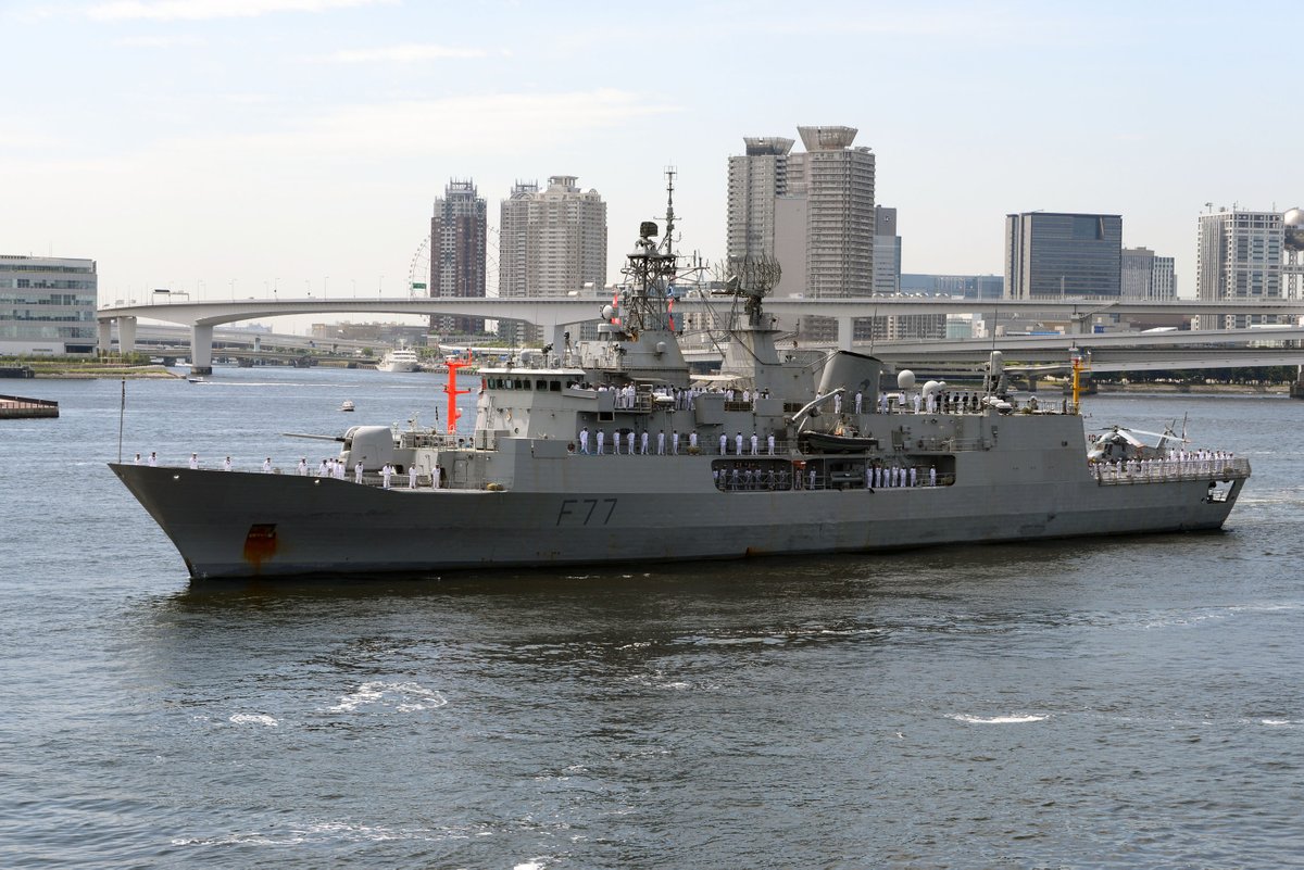 船の科学館 昨日19日 月 10時 ニュージーランド海軍のフリゲートff 77 テ カハ が親善訪問の為 東京港晴海ふ頭に来航しました 煙突にキーウィが描かれているの分かるかな 同艦は 23日 金 10時出港予定です
