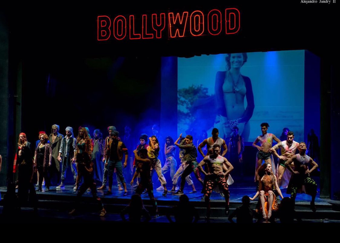 magdalenabravi's tweet photo. Y mi noche no podia terminar mejor feliz por un gran estreno de @Bollywood_OK ! 🎭  gracias gracias gracias ♥️👌 https://t.co/XW5HhBg31u
