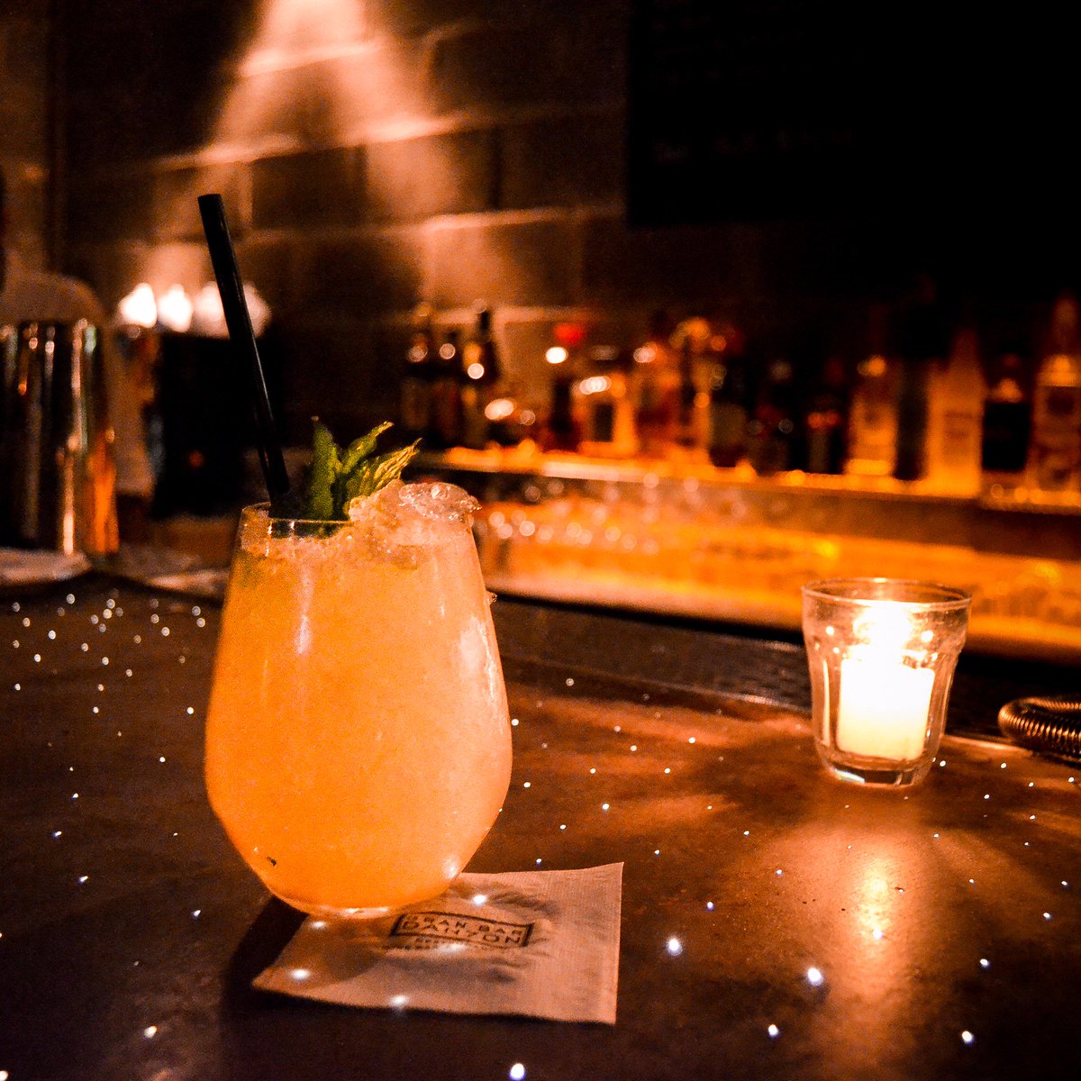 ¿Lunes o Viernes? Si no sabés ni en qué día estamos, vení a <a href="/granbardanzon/">GRAN BAR DANZÓN</a> que #MañanaEsFeriado 😍 ¡El mejor #lunes del año!