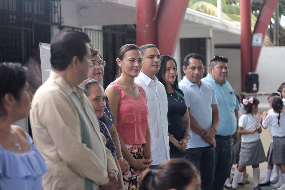 ArletMolgoraG's tweet photo. Felicidades a los niños y niñas de la Primaria Patria de #Chetumal por su Domo Deportivo, gracias por permitirnos trabajar para ustedes. https://t.co/5rqncxM4wK