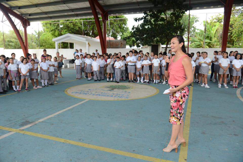 ArletMolgoraG's tweet photo. Felicidades a los niños y niñas de la Primaria Patria de #Chetumal por su Domo Deportivo, gracias por permitirnos trabajar para ustedes. https://t.co/5rqncxM4wK