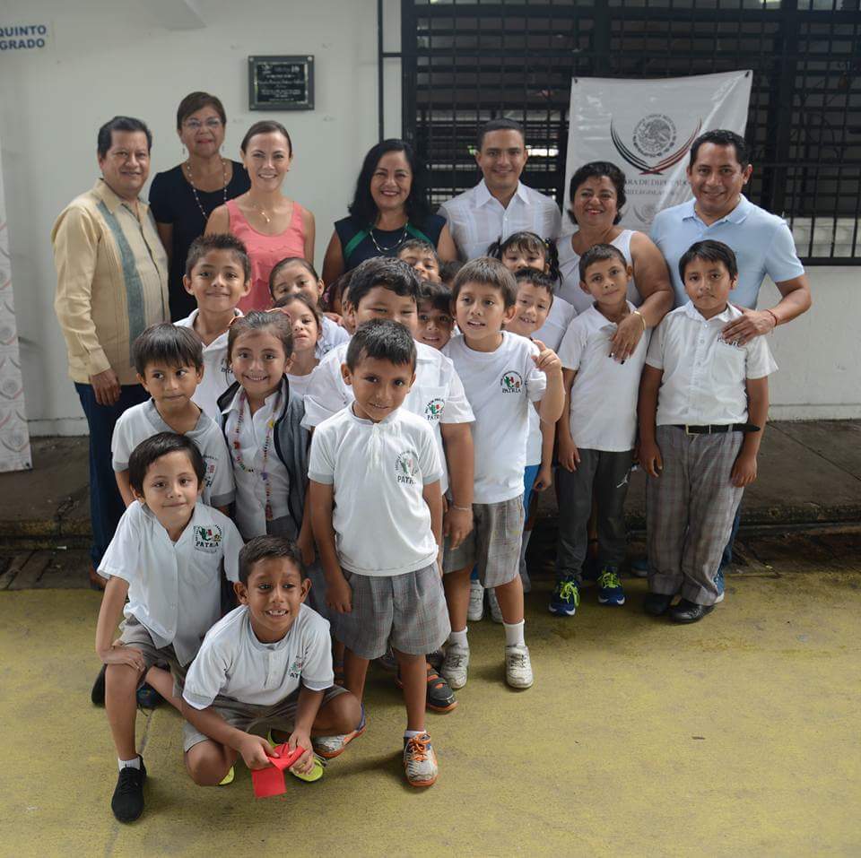 ArletMolgoraG's tweet photo. Felicidades a los niños y niñas de la Primaria Patria de #Chetumal por su Domo Deportivo, gracias por permitirnos trabajar para ustedes. https://t.co/5rqncxM4wK