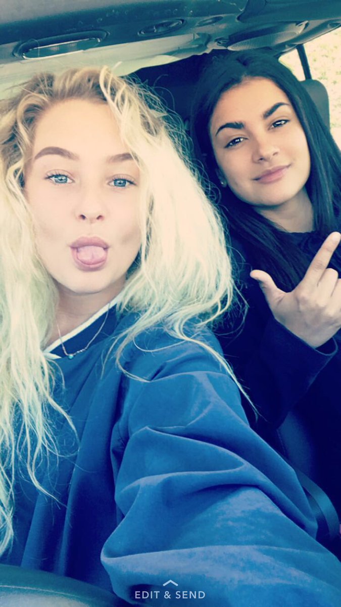 Maddyyykay's tweet photo. Trips w my bff 🌲💖 https://t.co/RcfNZoYs3i