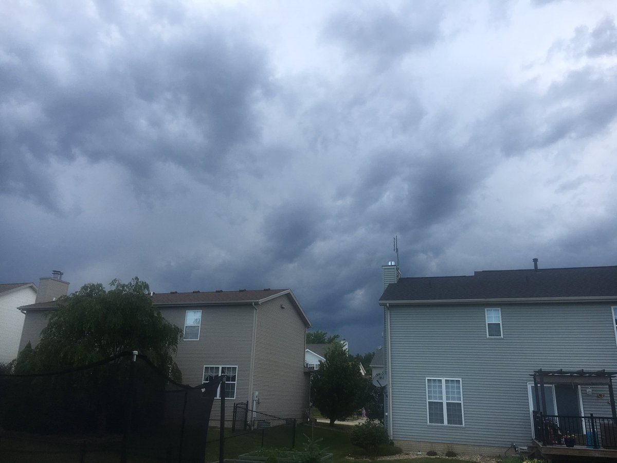 RobertFitz74's tweet photo. Been 90+ and humid since we got home. The cool breeze, cloud cover, and drizzle a nice reminder of England. #missingtheUK https://t.co/08JJaGhtA1