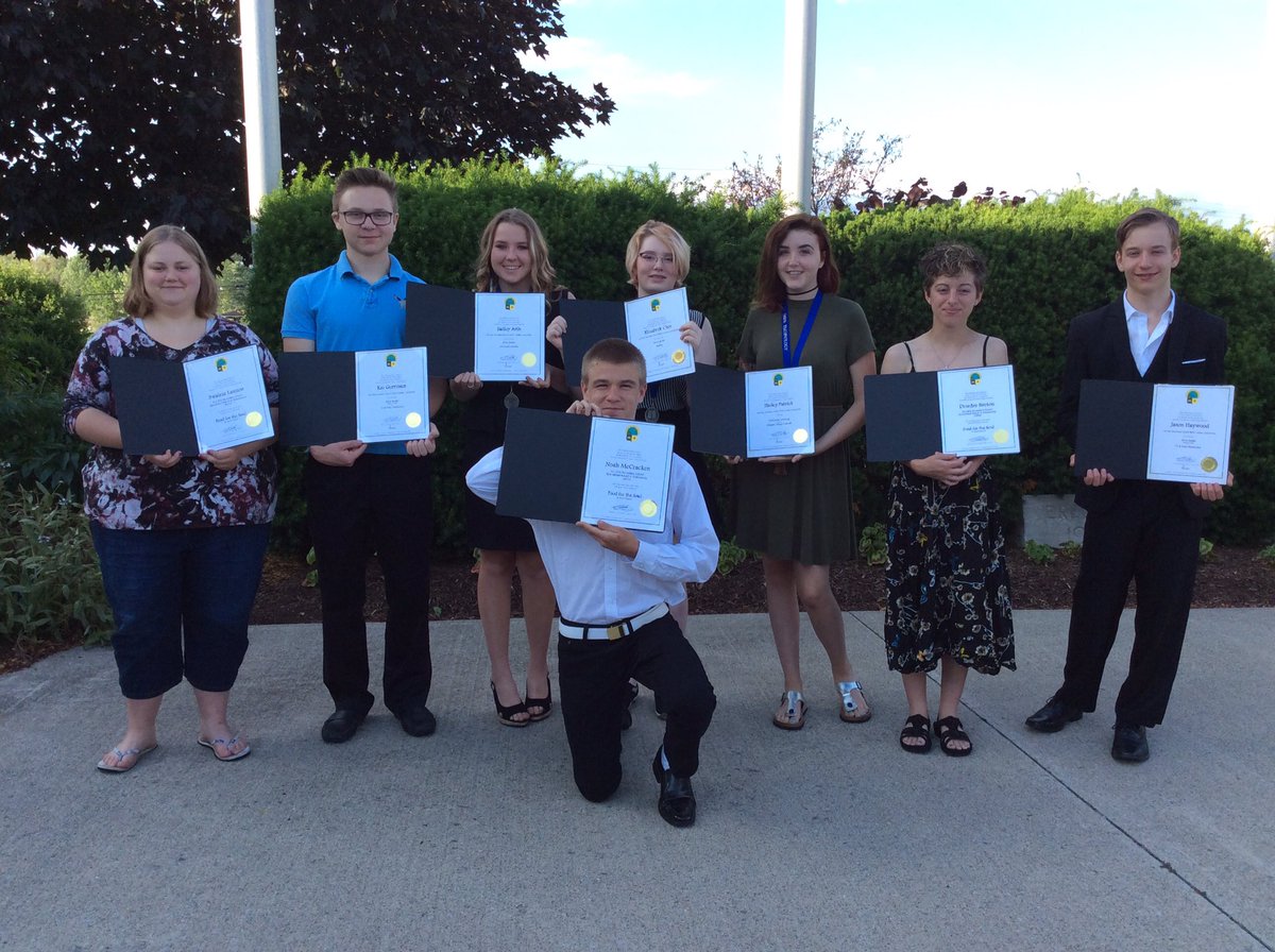 PomegranateGFE's tweet photo. Honouring 2017 Skills winners at the Town of Fort Erie @FESSROCKS @OurTimeFortErie @teamredekop @PasseroFE @Wayne_Gates @dsbn @warrenthor https://t.co/ETY7b65PQP