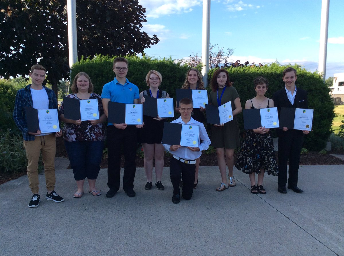 PomegranateGFE's tweet photo. Our students are being recognized by the council at the Town of Fort Erie. @OurTimeFortErie @FESSROCKS @PasseroFE @skillsontario https://t.co/dAx7Ip477b
