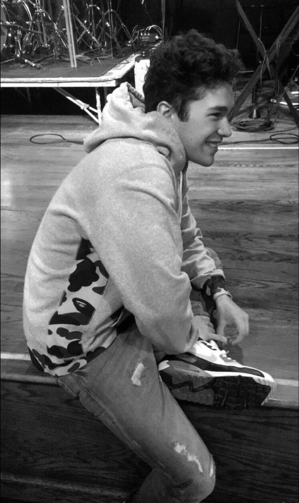 itscurlyhannah's tweet image. BLESS WHOEVER TOOK THIS BEAUTIFUL PICTURE I LOVE ART