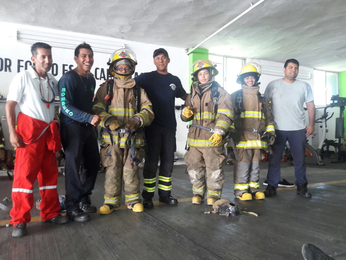 CETMAR_Boca's tweet photo. Alumnos del área de Recreaciones Acuáticas visitaron instalaciones del Cuerpo de Bomberos conurbado Veracruz Boca 🚒 https://t.co/QzExoCr7rr