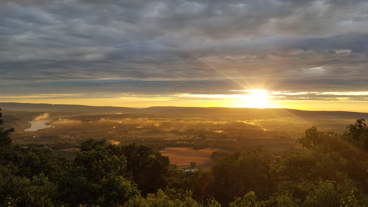 Beautiful sunset this evening. #marlurocks #marluridge #mlrocks