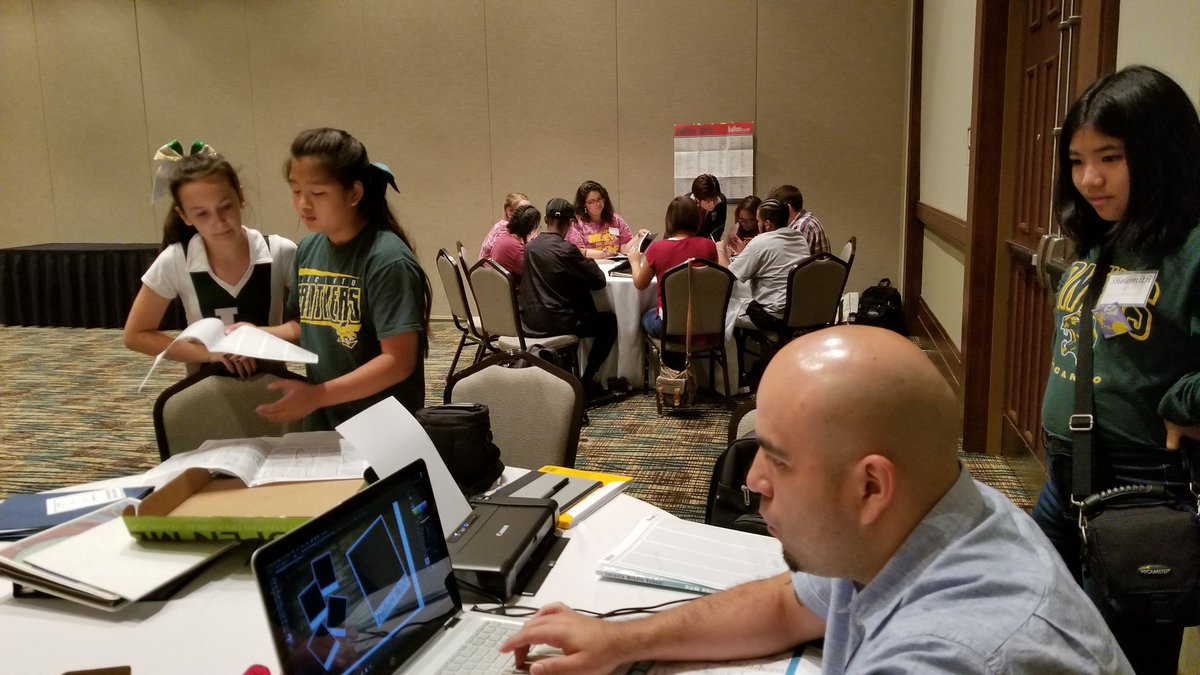 CaptSuzie's tweet photo. Great sessions today at #FloridaYearbook Seminar. The LMS Panthers have been getting their "learning on"!!! #Photography #SpreadDesign https://t.co/FDCFoqK50d