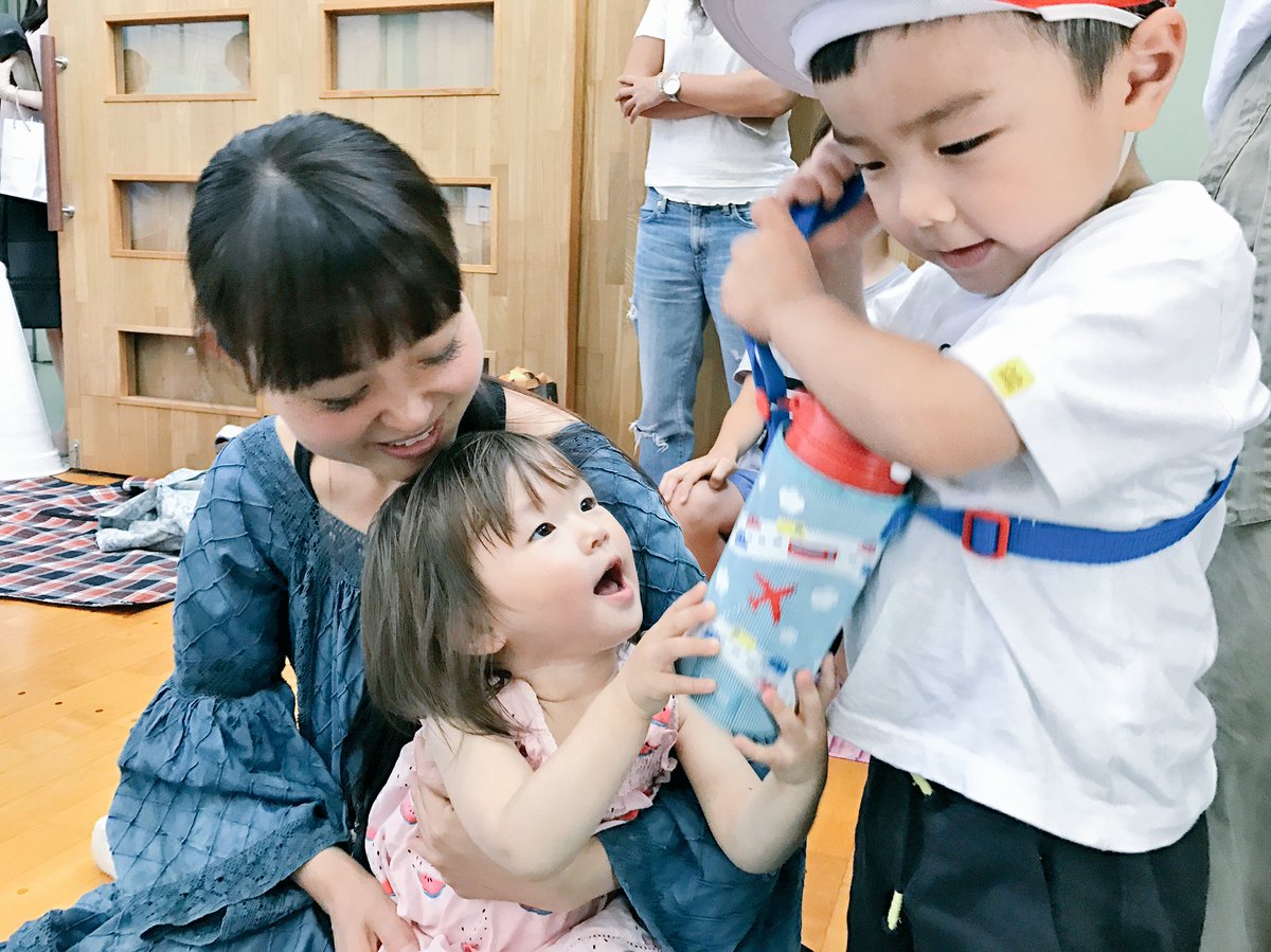 O Xrhsths ネコ吸い 坂本美雨 Sto Twitter あと どうしても自分でセコムにお水飲ませてあげたかった世話焼き彼女 セコムと なまこ いつかの 今日のなまこちゃん