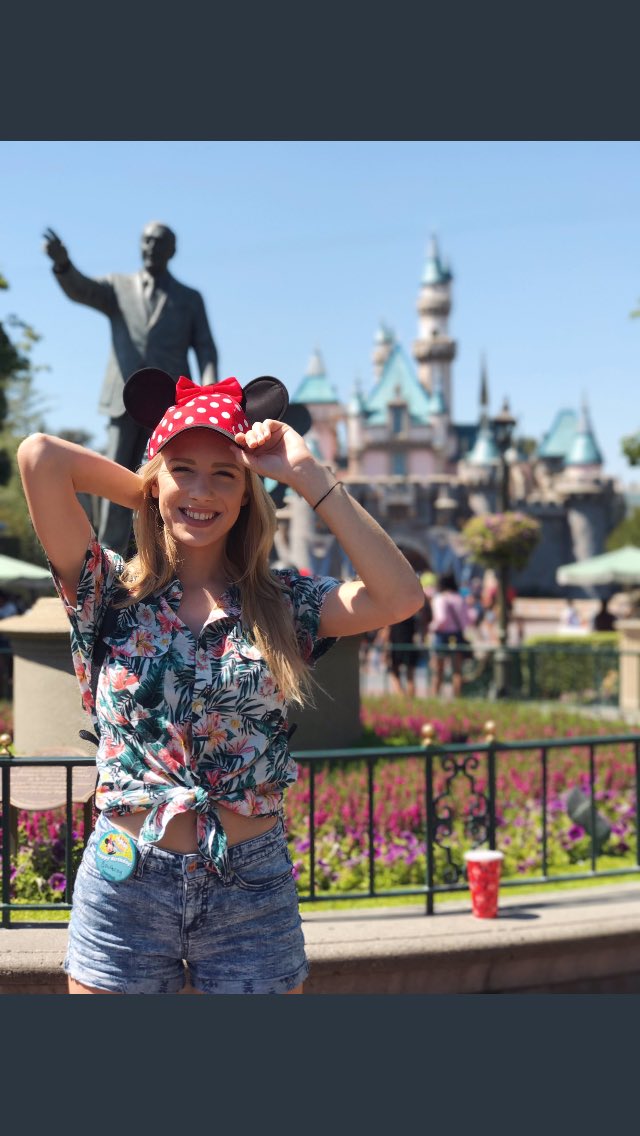 SmooshSquad's tweet photo. Happy birthday bootyful! Hope you had a fun day at Disney! @co_mill https://t.co/NqI6YIuxUy