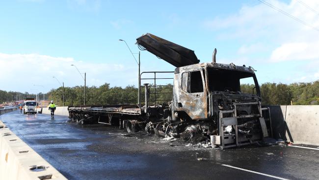 insurance_yes's tweet photo. Gateway Motorway Brisbane: truck fire #truckinsurance #yesinsurance - https://t.co/OmVGICpJPo https://t.co/UN98xnIYYg