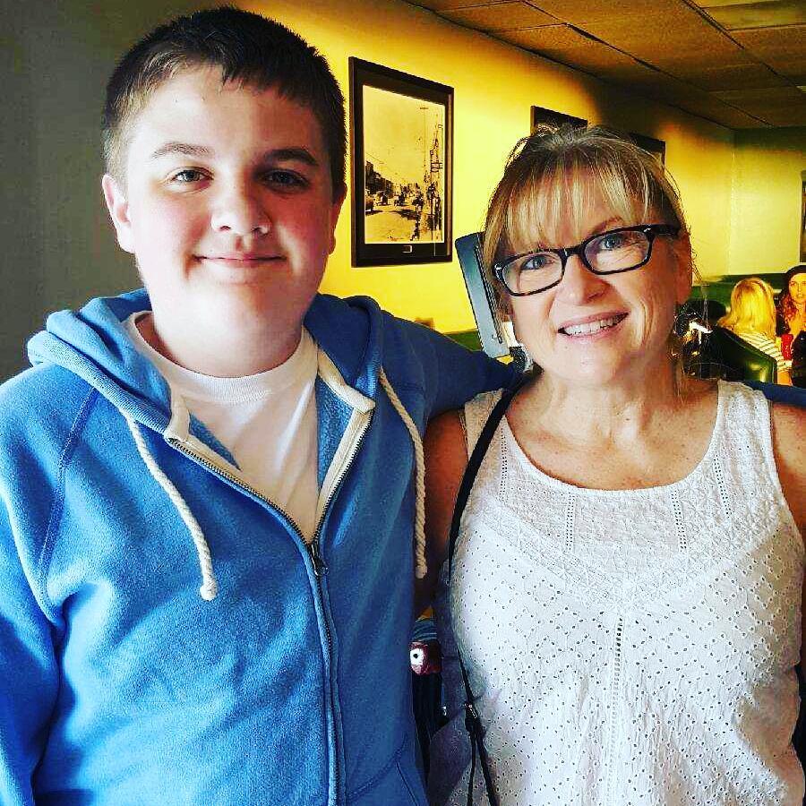 BriceEvanFisher's tweet photo. Flashback to filming Kidnap! On set with my manager Nita! #bricefisher #briceevanfisher #actorslife #actor #kidnap #butiwantedhashbrowns https://t.co/wUA9Qy1tIh