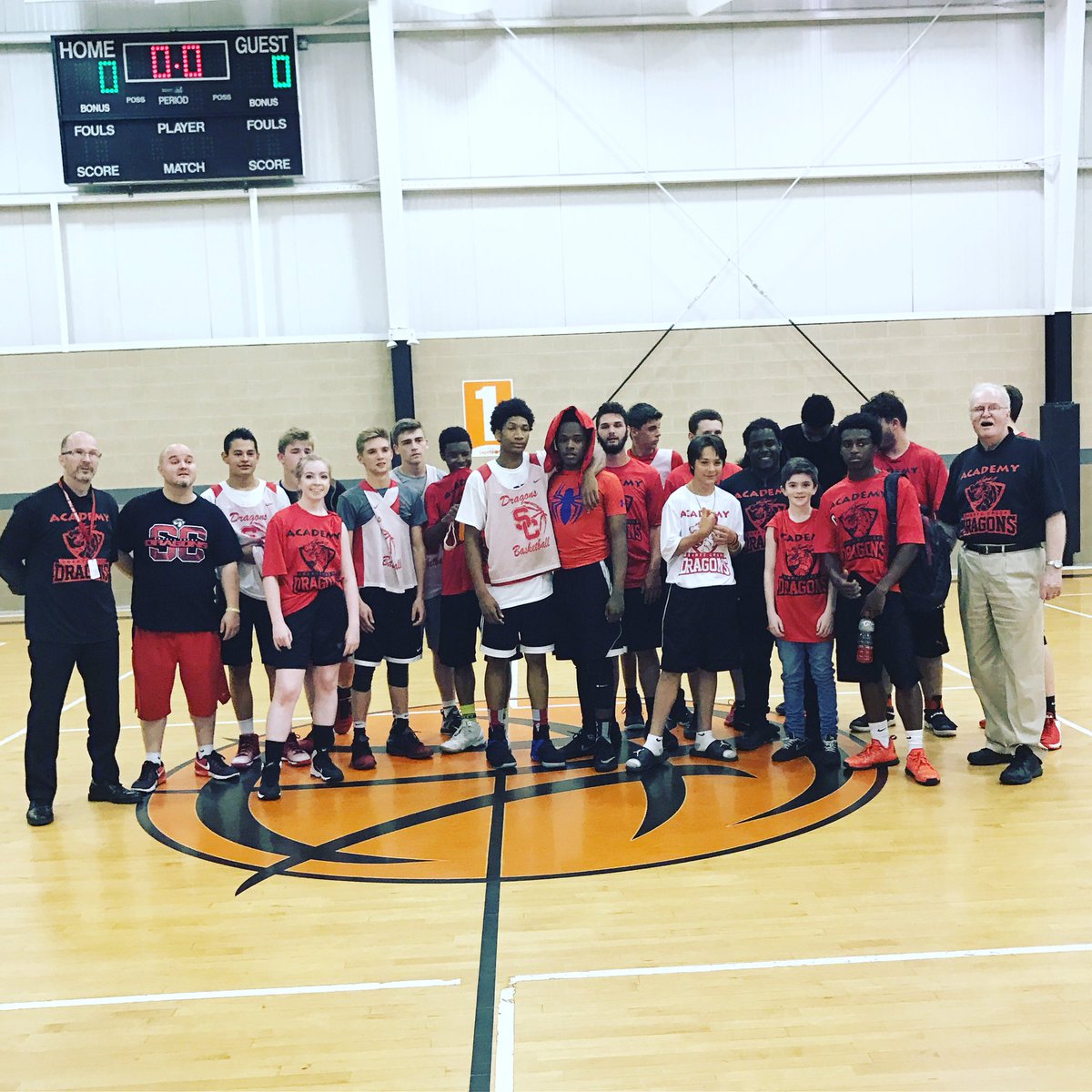 SCADragons's tweet photo. Swartz Creek Academy &amp; Swartz Creek High School Basketball Teams create synergy at the Cage !!! @swartz_creek https://t.co/ptKx1t8pc6