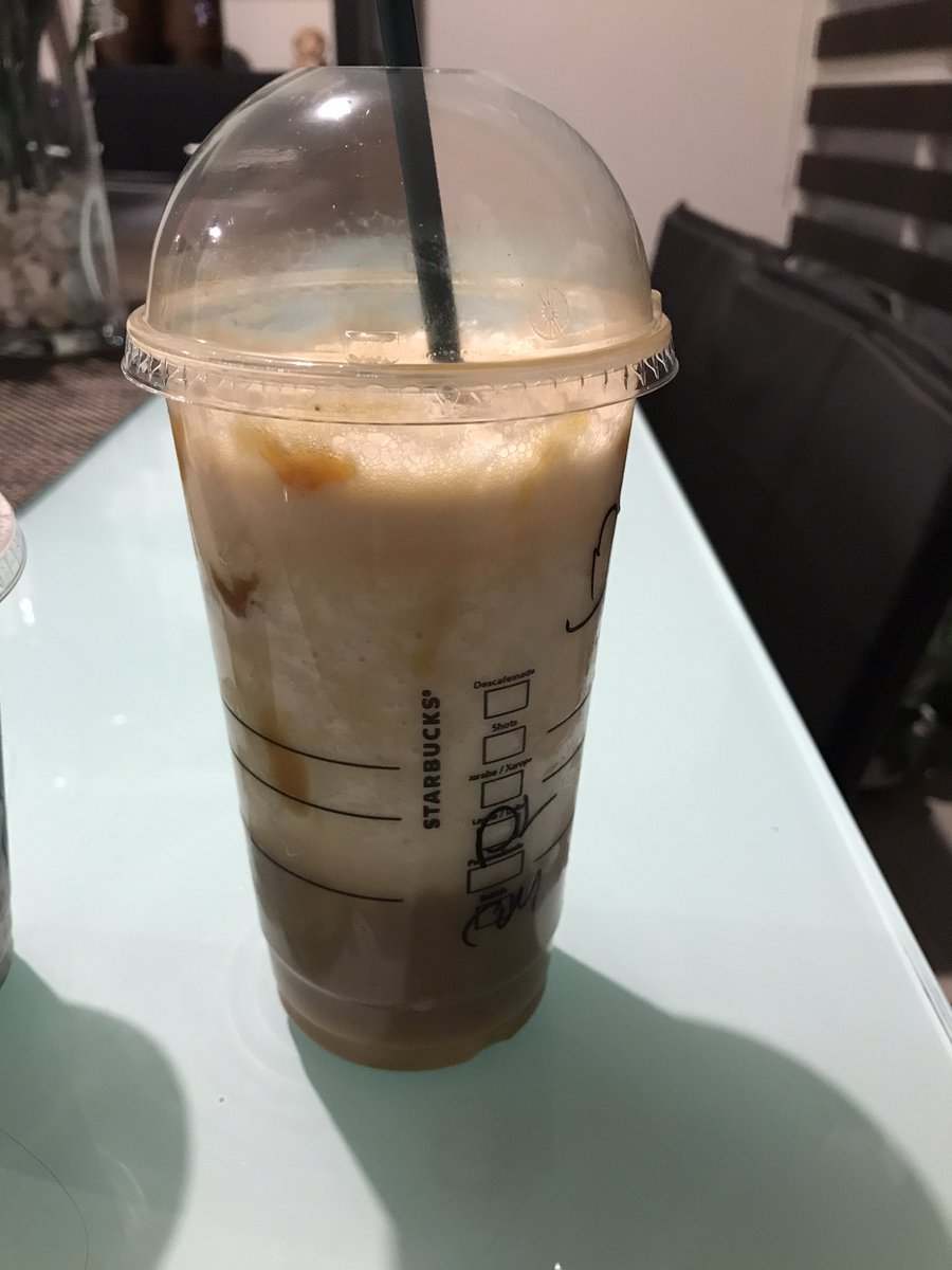 escobast1's tweet photo. Era súper cliente de @StarbucksMex pero de verdad que hoy tuvieron pésimo servicio y actitud con tal de sacar rápido los carros porqueria... https://t.co/OTWCYK0Qof