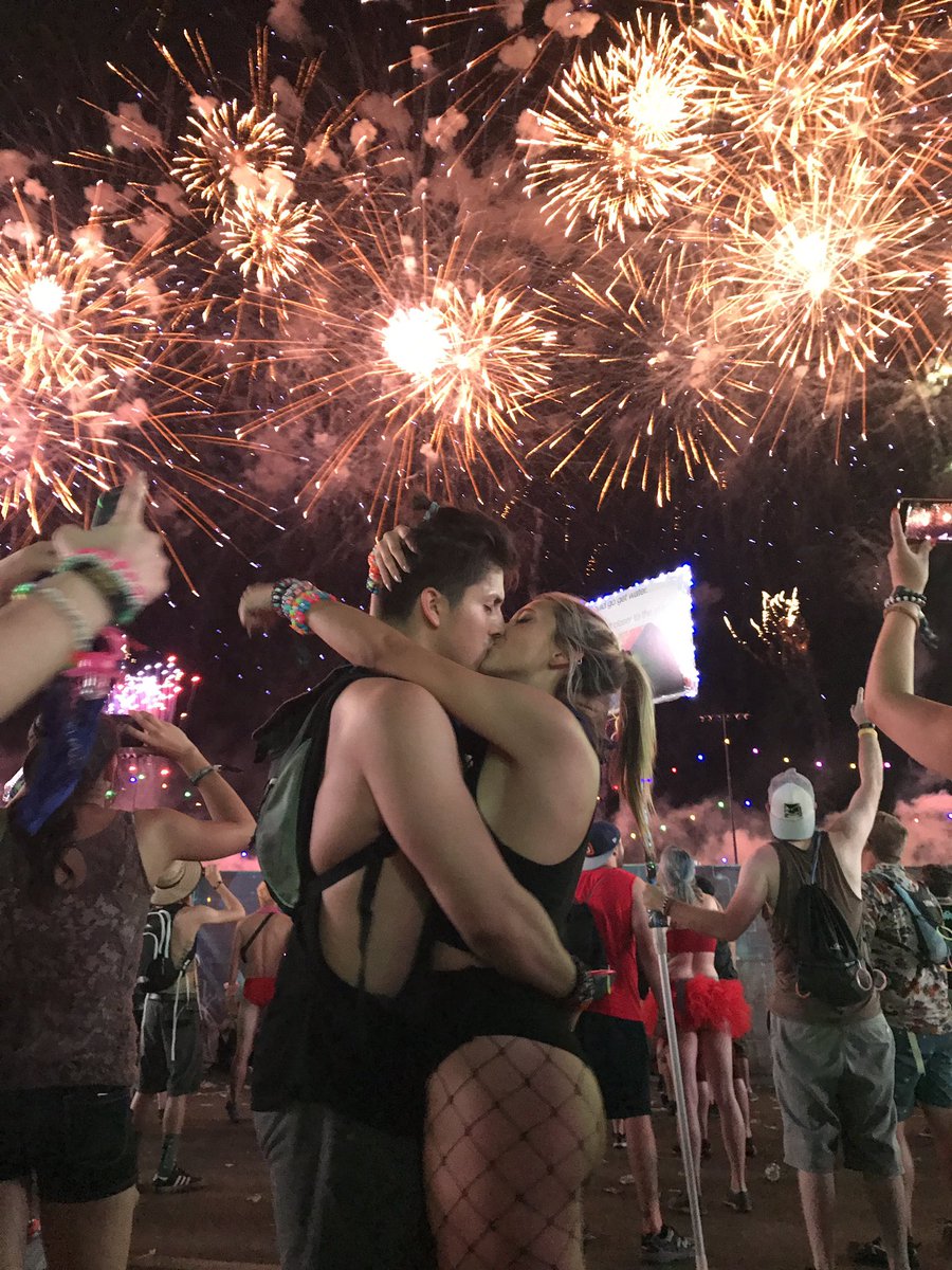 loveejasminn_'s tweet image. Look at how good this fucking picture i took is wow... how?!?? Thank u Steve jobs