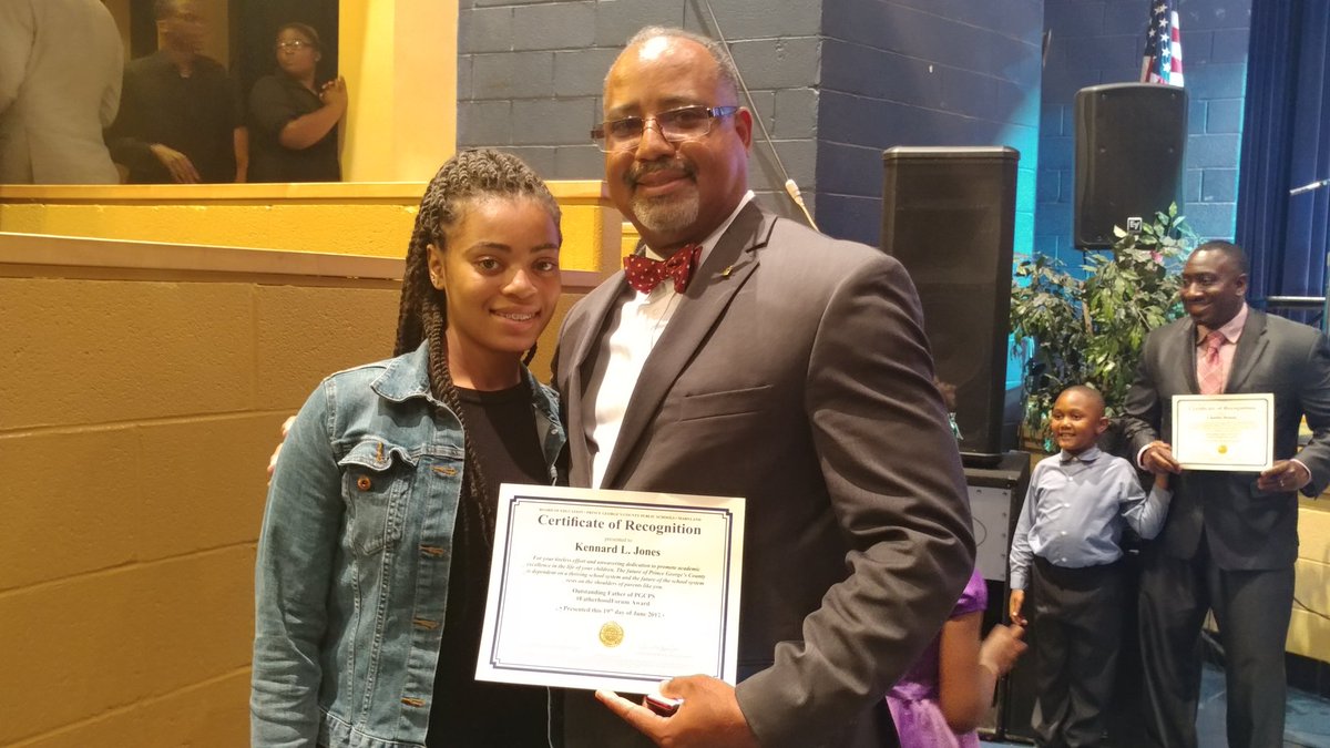 CrosslandPTSA's tweet photo. Congratulations! Mr. Kennard Jones for being recognized as the Crossland HS Outstanding Father of 2017. #FatherhoodForum #PGCPSMenAwards17 https://t.co/fqVXVI3kbG