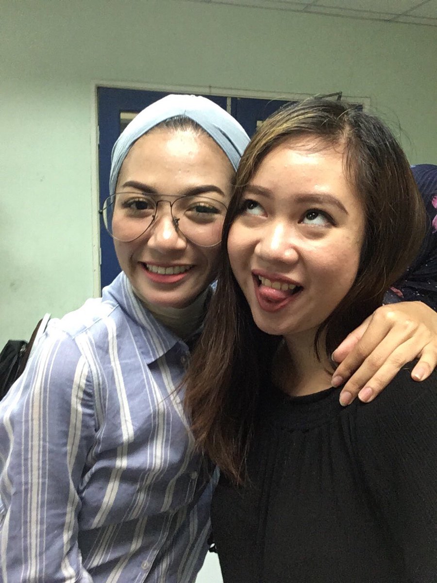 sarahdibba's tweet photo. Last Psychology class with them π #MC242 #MC244 https://t.co/juKo06IX77