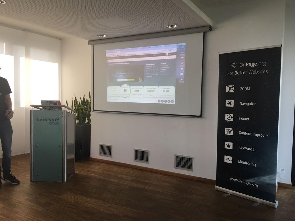 DamconGmbH's tweet photo. Der erste Vortrag hat begonnen. #ExpertEvent #seo #damcongmbh #OnlineMarketing #suchmaschinenoptimierung https://t.co/2IYcYSDseV