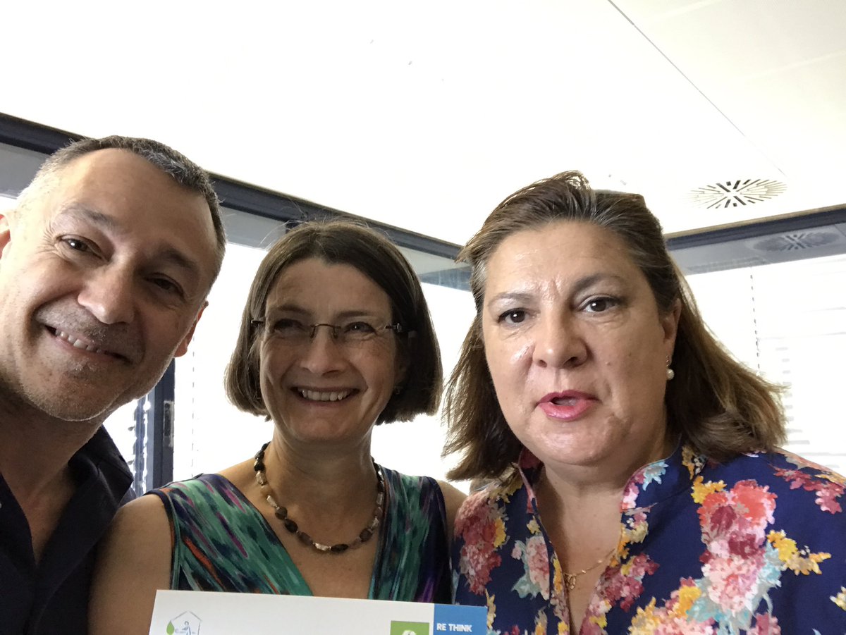 fip_uv's tweet photo. Con Janet Richarson, líder del @NurSus_EU en Esslingen y la Decana de @faccs_ujaen. Foto de @MlinaresManuel https://t.co/7t3GKqFYRg