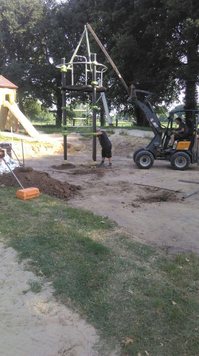 Het nieuwe speeltoestel is in de maak. Komen jullie hem allemaal proberen as zaterdag op de speeltuindag?