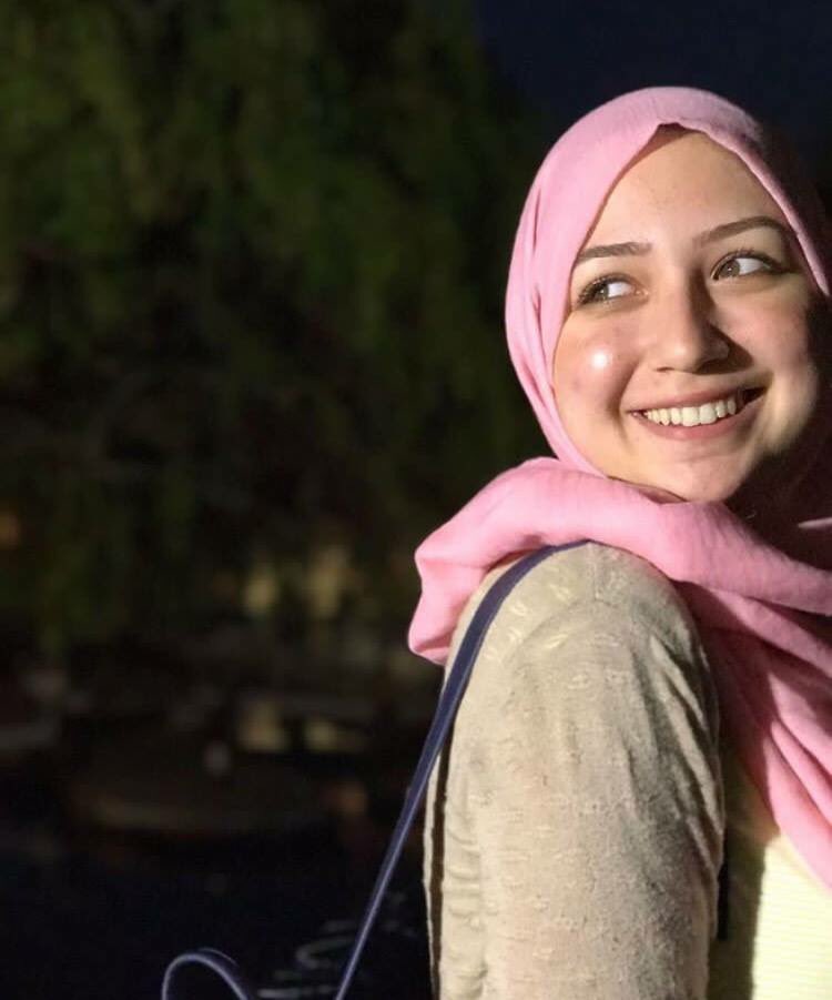 GisellaLomax's tweet photo. Maya, a teenage 📷 + Syrian refugee, is taking over the @Refugees Instagram account for #RefugeeDay! Say hi to her at https://t.co/lKqELYKQWO https://t.co/MybWJlnYaA