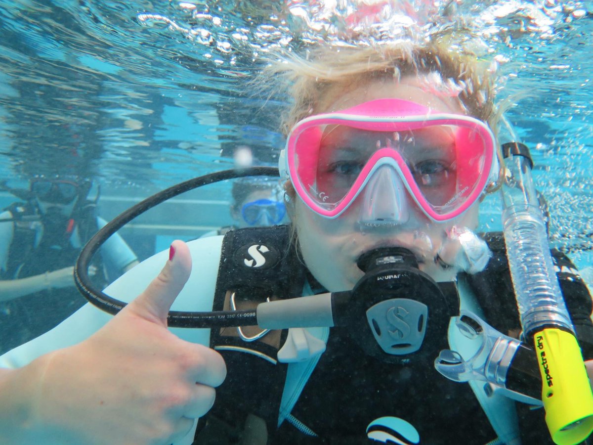 ScienceSavickas's tweet photo. What are you doing on your break? This week I'm learning to scuba! #gettingaussieready https://t.co/SzqBrY7xfM