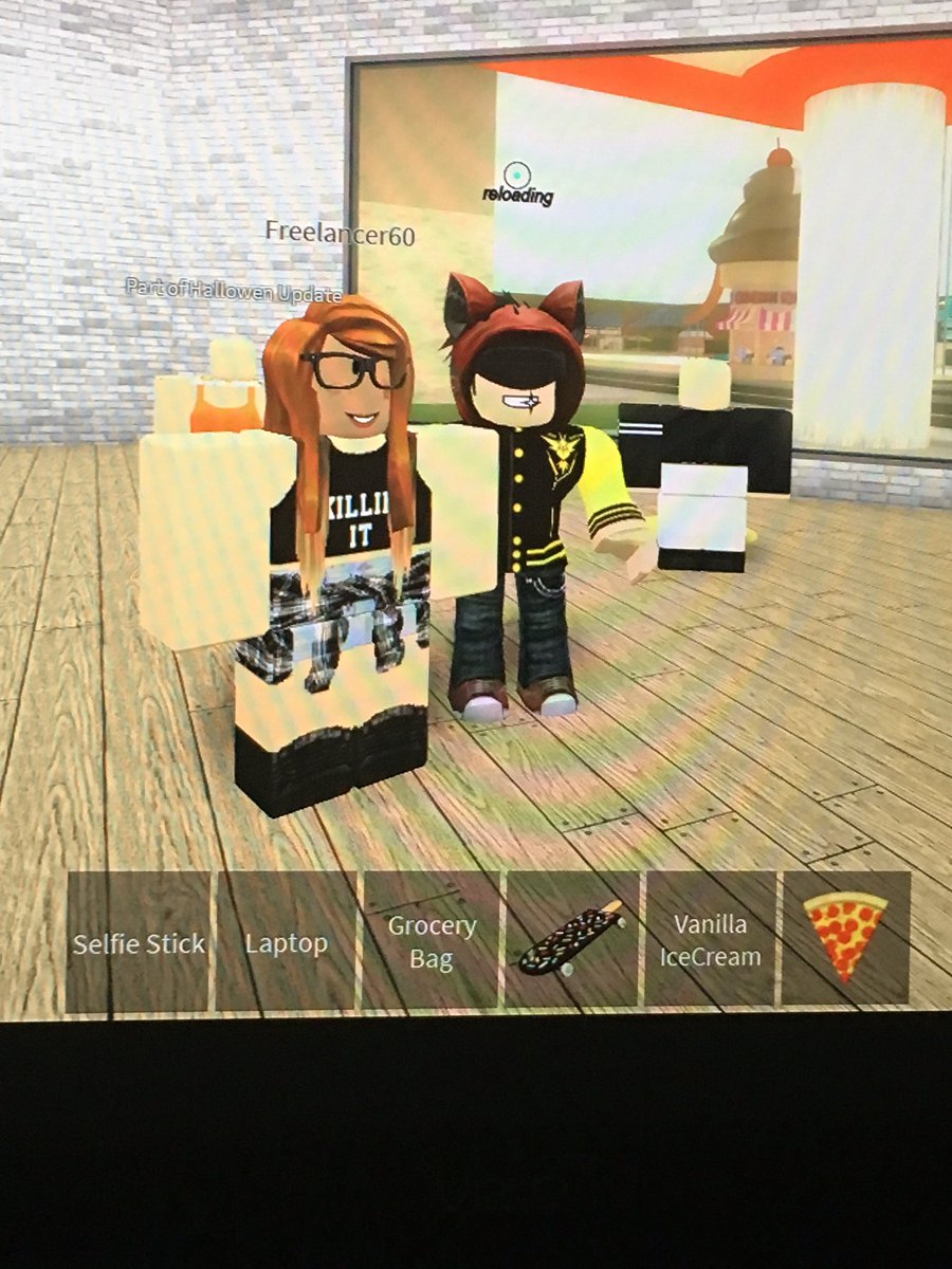 RobloxKid07's tweet photo. Me and my online girlfriend lol https://t.co/kd2B4DbEUi