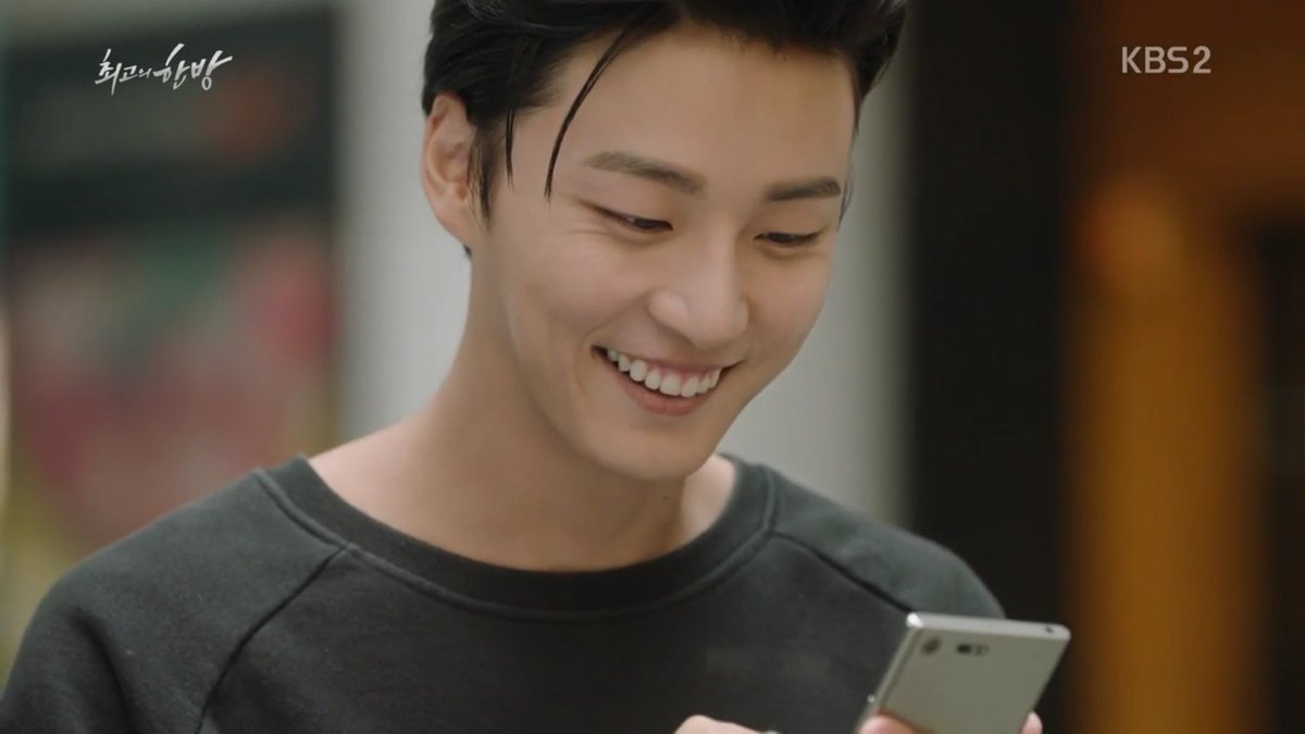 lizabr3ff's tweet photo. @MarlubsGD "Get you a man who looks at you like Hyun Jae looks at his phone." #TheBestHit #RealOTP https://t.co/z8k2RvmNHK