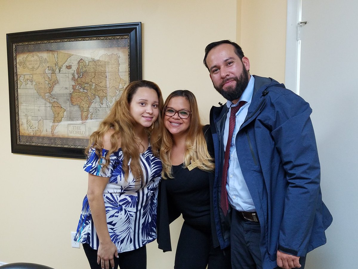 VPFLRealtor's tweet photo. What a wonderful moment, my beautiful clients are now proud homeowners of their dream home!! #Godisgood #lovemyjob #realestatelife #realtor https://t.co/NMN48W9to2