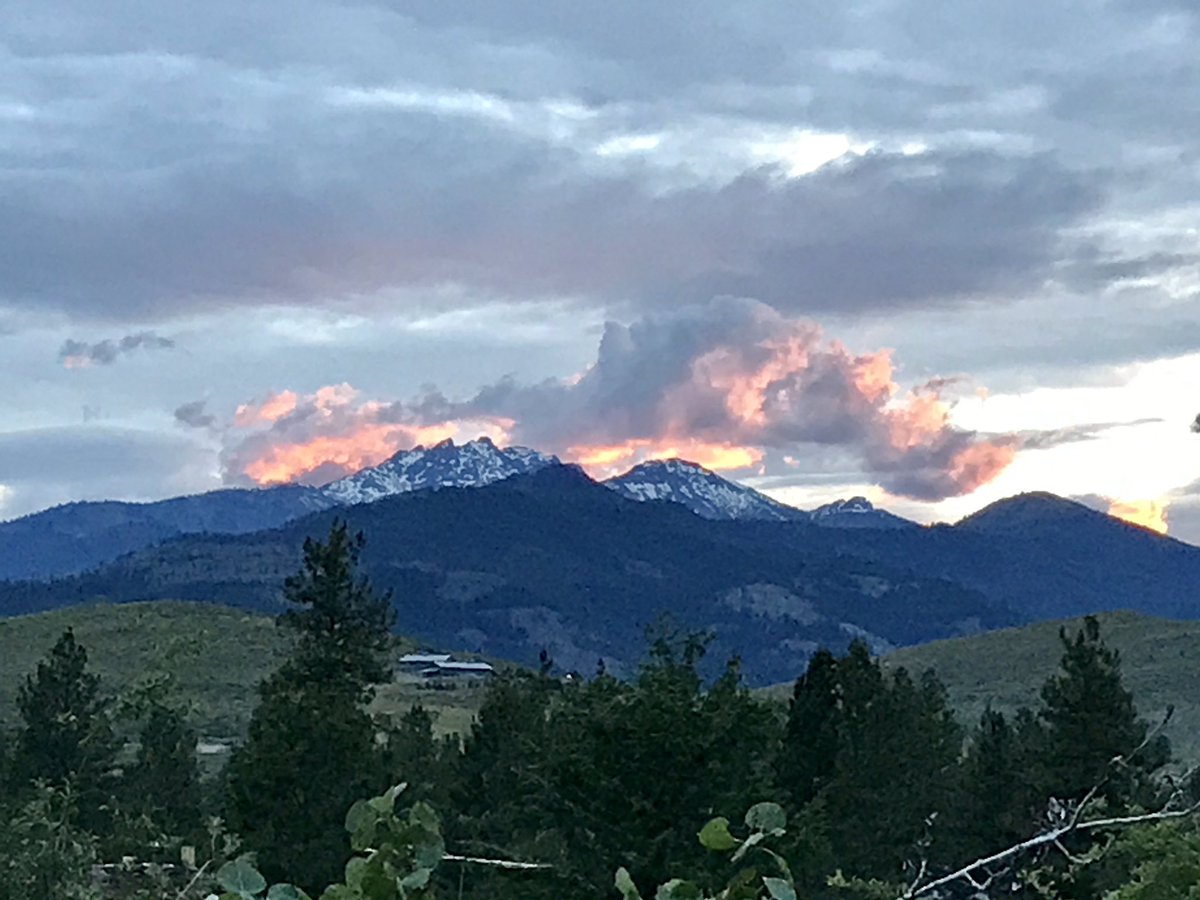 valstouffer's tweet photo. Here's the new sunset view from our deck. Be sure and let me know when you're tired of seeing pictures of it. #MethowValley #almostsolstice https://t.co/UHEpONb4ht