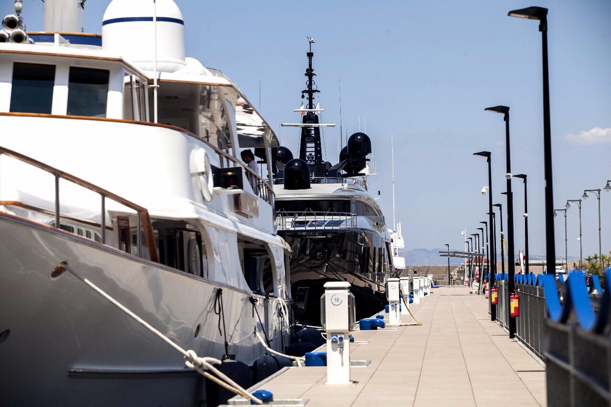 luisadelsorbo's tweet photo. #stabiamainport #realtime #from20mTo270m #berthalongside #superyacht #gigayacht #shorepower #water #wifi - info@stabiamainport.com https://t.co/gPaXh80llR