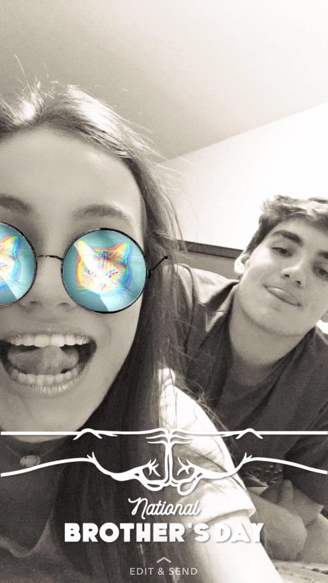 victoriaa280's tweet photo. happy birthday to my bestie!!!! have a gr8 day :) #Fomas 💙💙 https://t.co/uqfETmT8bX