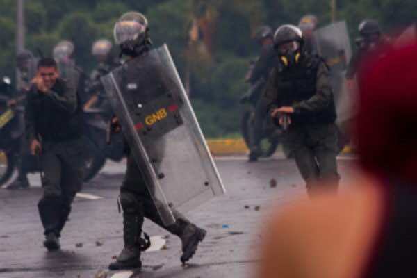 elmapacheve's tweet photo. #19Jun Aquí  Los GNB Que dispararon con armas de fuego a manifestantes en el Dist Altamira causando la Muerte de Fabián Urbina #Caracas https://t.co/gMhCRqkzZG