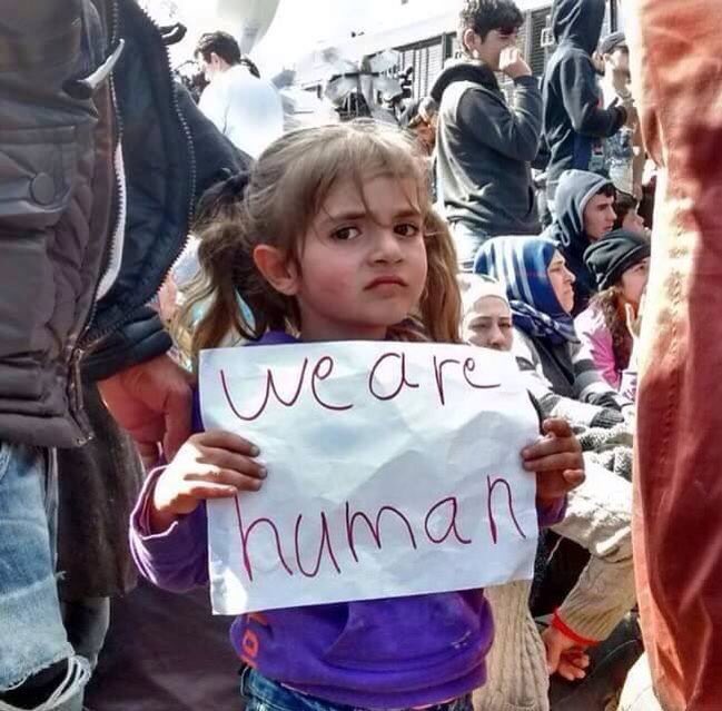 carmennublo's tweet photo. ¿Puede haber algo peor que tener q dejar a tu familia, amigos, casa,...? Si, que nadie te dé refugio.
Feliz martes
#DiaMundialDelRefugiado https://t.co/DvKCVYMJ1h