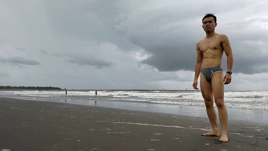 adibodow's tweet photo. Kepantai mendung sepi https://t.co/CFLPN2eraU