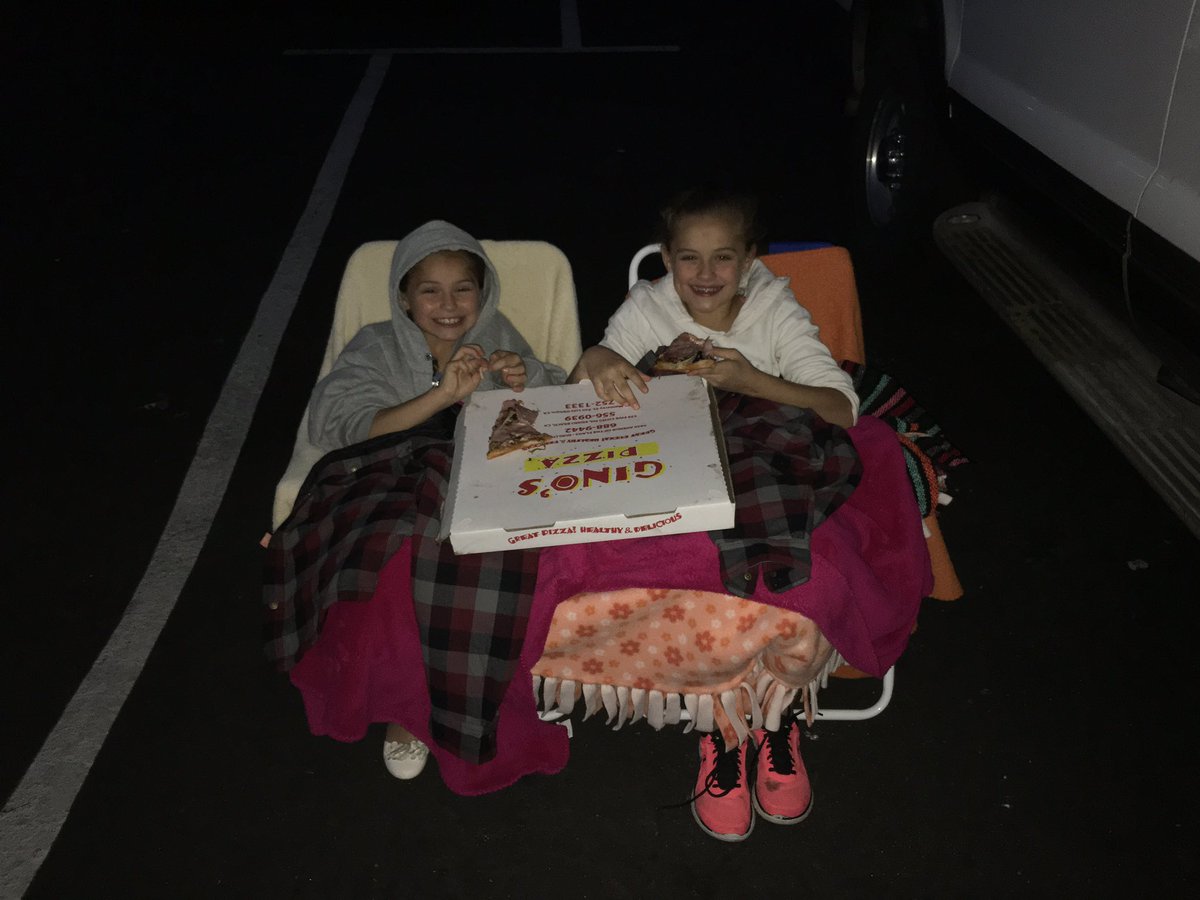 homenmaggs's tweet photo. These two bundled up is too cute lol #sunsetdrivein https://t.co/IDDwBatlhI