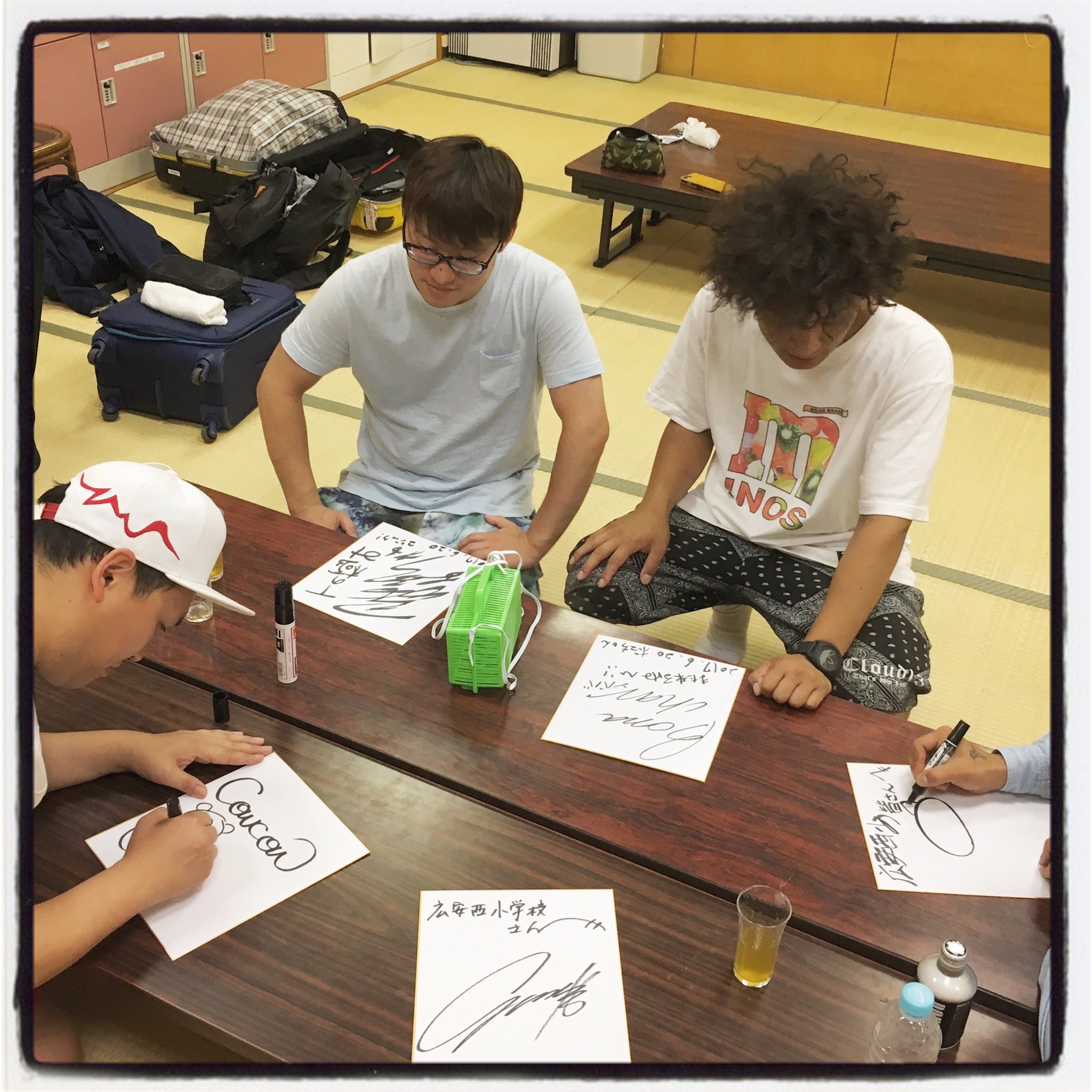 ガル憎 on Twitter "終了！ 最後は校長先生と記念撮影。 てか･･･。 いいんでしょうか？ 小学校に俺の